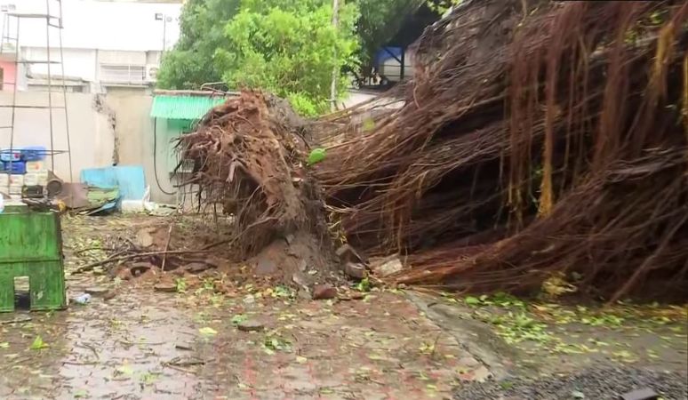 Cyclone Biporjoy Rajasthan Updates : अब जानलेवा होने लगा बिपरजॉय , रेगिस्तान में हुए बाढ़ जैसे हालात,युवती की मौत