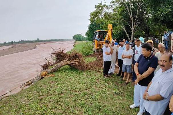 हरियाणा विस अध्यक्ष ने क्षतिग्रस्त हर्बल पार्क का किया दौरा, भूमि कटाव के रोकने के प्रयास लगातार जारी