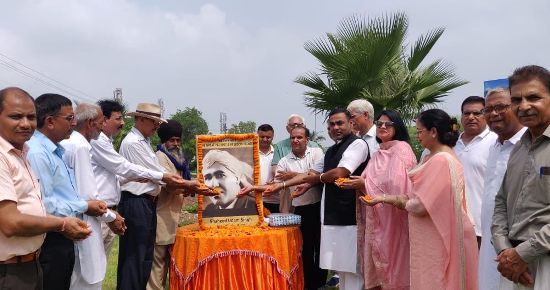 शहीद उधम सिंह का इंग्लैंड में जाकर उधम मचाने वाली कविता ने लोगों में भरा जोश