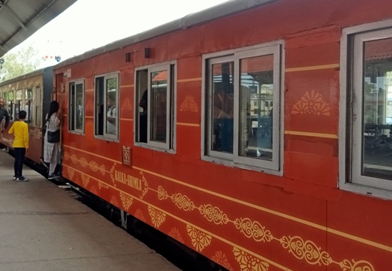कालका शिमला रेल सेक्शन पर हॉलीडे स्पेशल टॉय ट्रेन शुरू