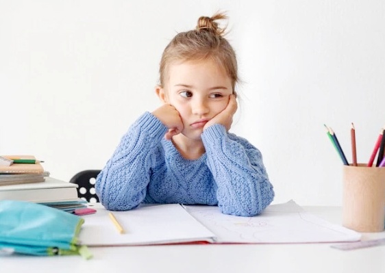 बच्चे का पढ़ाई में नहीं लगता मन तो ये काम बदल सकते हैं आदत